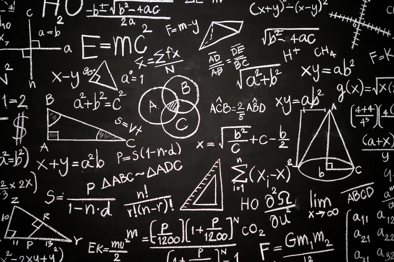 blackboard-inscribed-with-scientific-formulas-and-calculations
