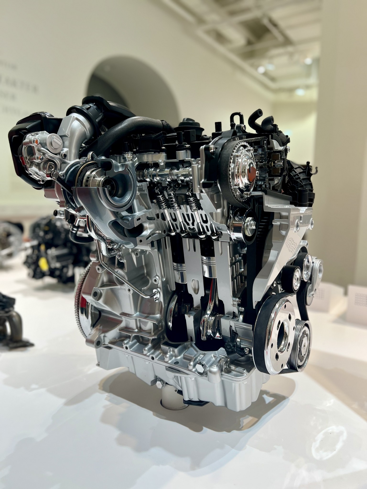 Blick in das Innere eines modernen Verbrennermotors