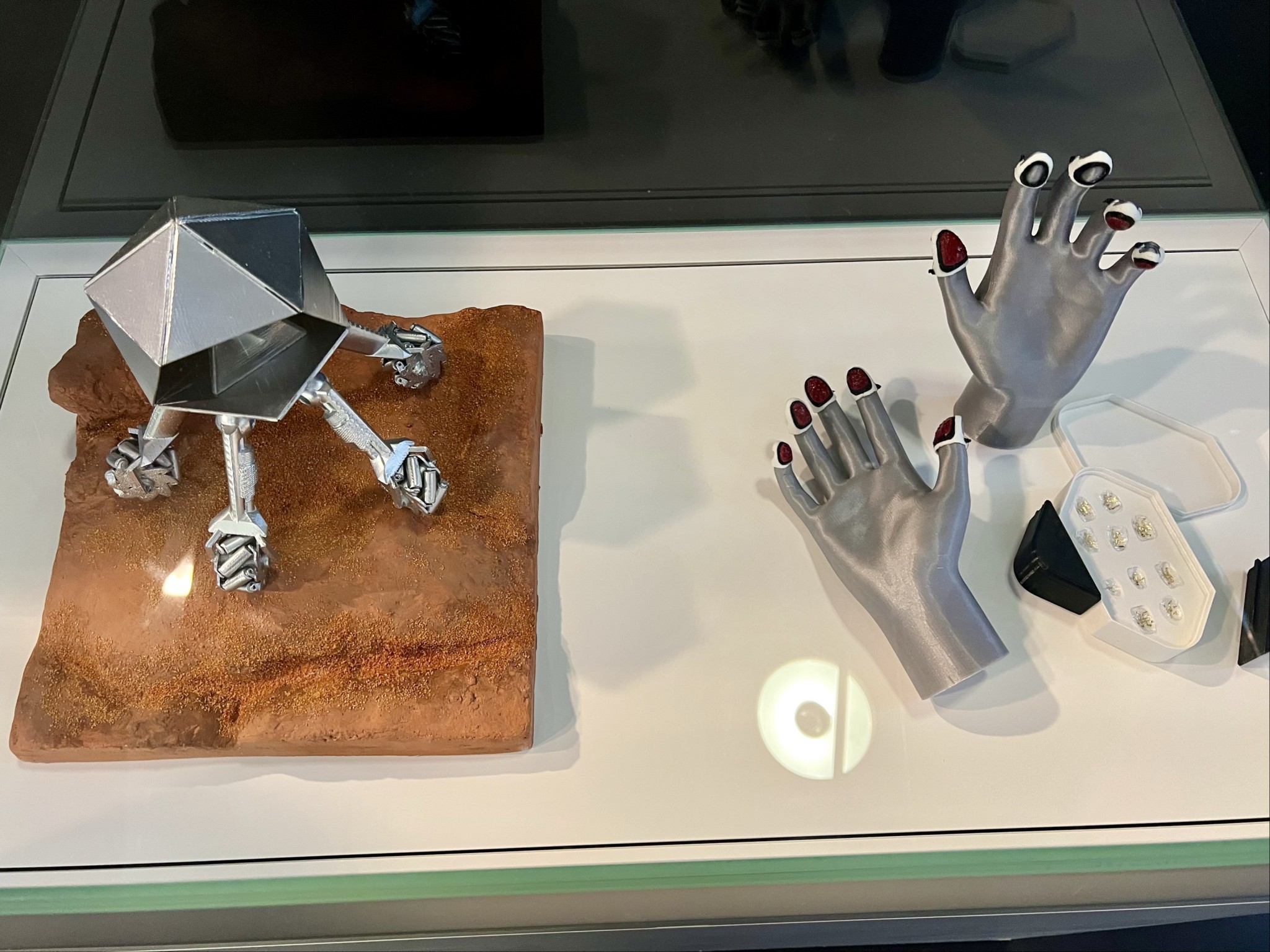 Quantencomputing Marsrover (Q-Rover) und künstliche Fingerspitzen (Q-Tip)